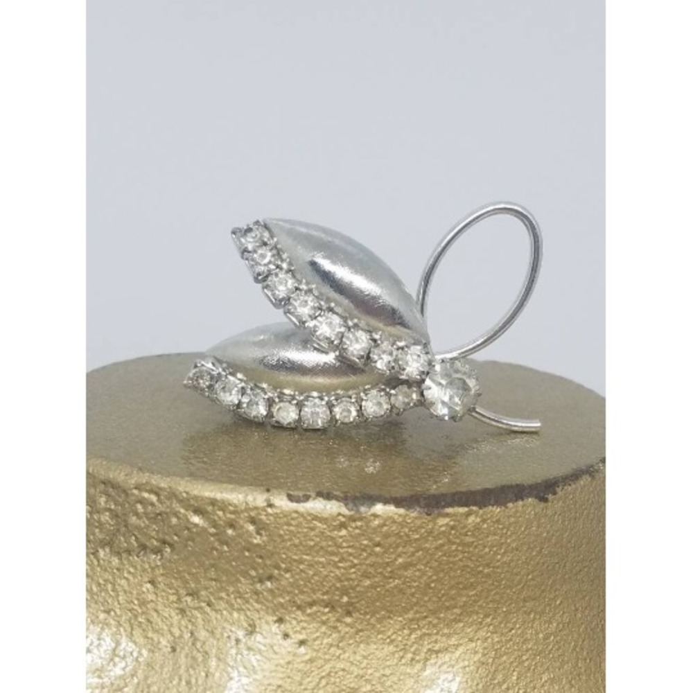 Vintage silver tone and clear rhinestone‎ brooch